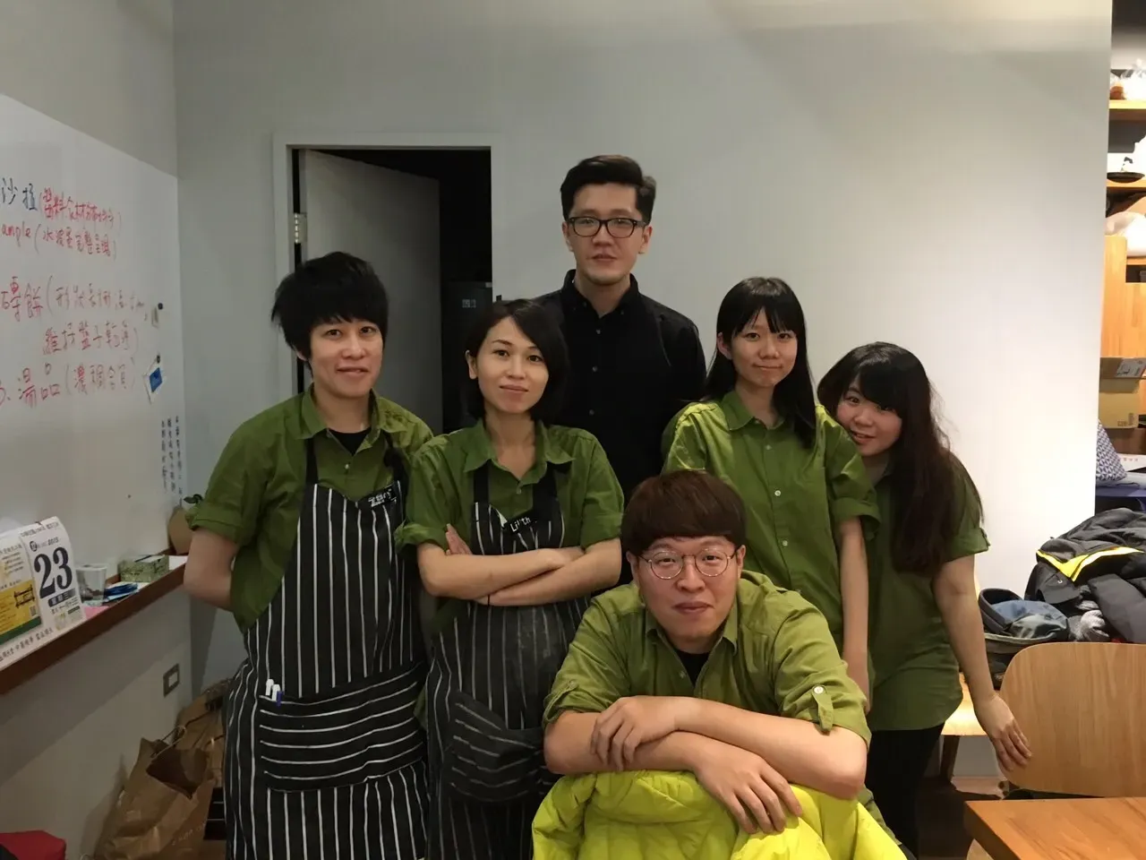 咖啡店的同事們下班後的合照