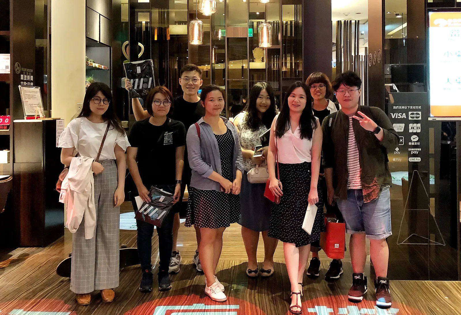 第一屆團隊夥伴聚餐(共事3個月後才第一次見到面XD)
